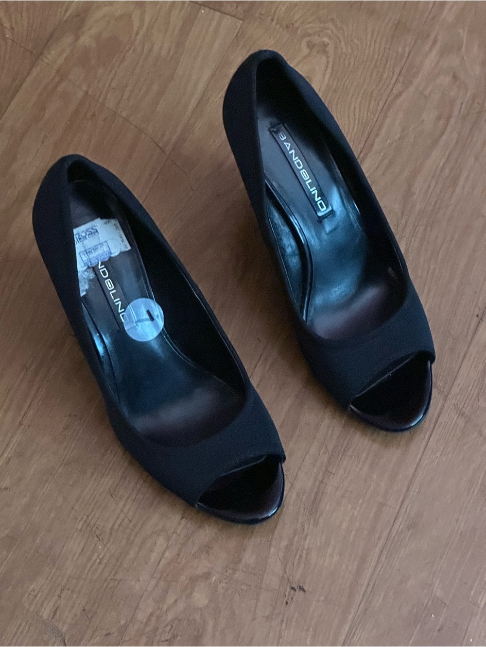 Black satin Open-Toe Pumps 7